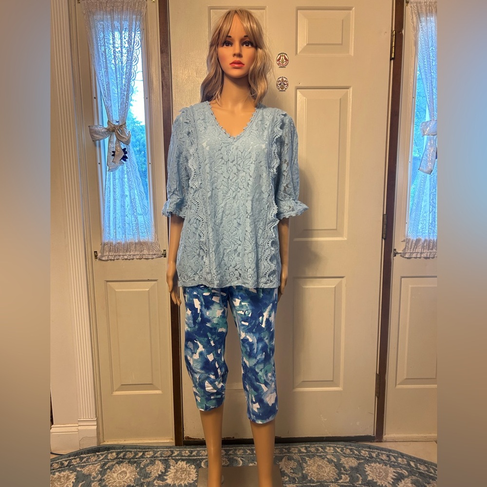 Susan Graver LP pull on crop pants & blue lacy XL top by Of course it’s mine.